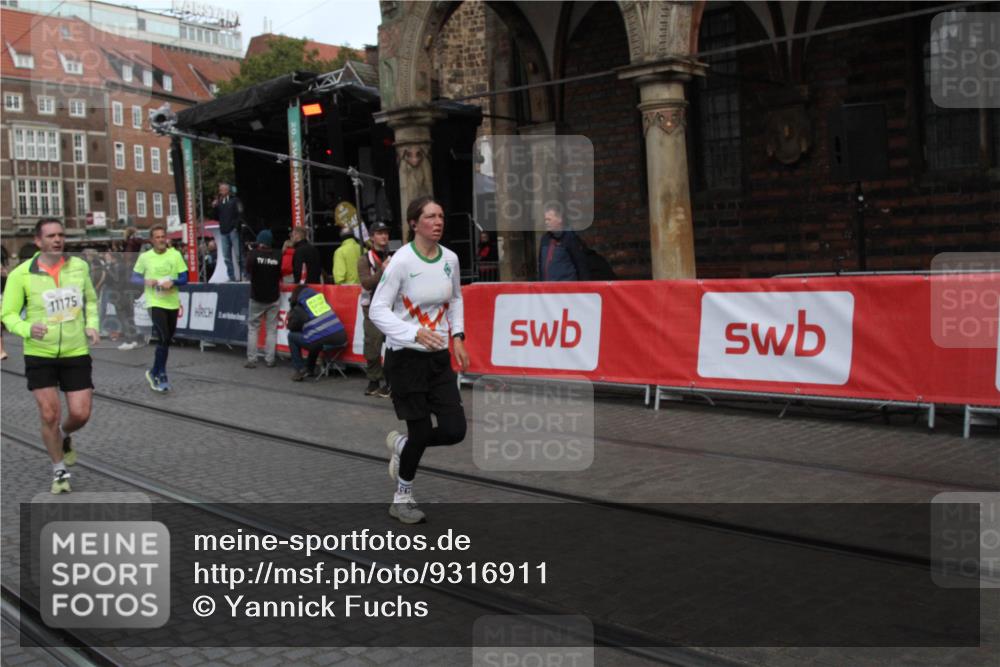 05.10.2025 - 20. swb-Marathon Bremen Yannick Fuchs http://msf.ph/oto/9316911 05.10.2025 10:53:24 Ziel 7193, 7251, 9263, 9539, 9717, 10057, 10317, 10993, 11174, 11175 meine-sportfotos.de