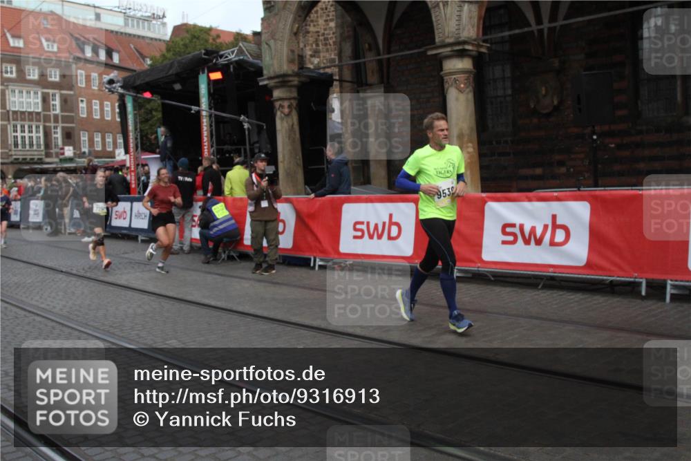 05.10.2025 - 20. swb-Marathon Bremen Yannick Fuchs http://msf.ph/oto/9316913 05.10.2025 10:53:26 Ziel 7193, 7251, 9263, 9539, 9717, 9868, 10057, 10302, 10317, 10335, 11174, 11175, 11616 meine-sportfotos.de