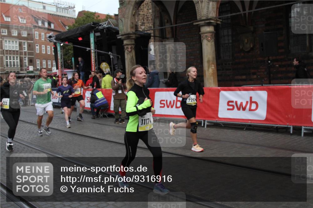 05.10.2025 - 20. swb-Marathon Bremen Yannick Fuchs http://msf.ph/oto/9316916 05.10.2025 10:53:28 Ziel 7193, 7251, 9263, 9717, 9868, 9957, 10057, 10302, 10335, 10655, 11174, 11616, 11716 meine-sportfotos.de