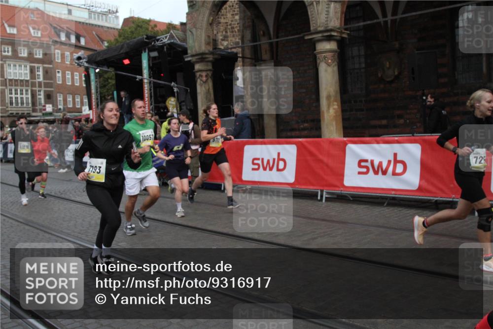 05.10.2025 - 20. swb-Marathon Bremen Yannick Fuchs http://msf.ph/oto/9316917 05.10.2025 10:53:29 Ziel 7193, 7251, 9717, 9868, 9957, 10057, 10302, 10335, 10369, 10468, 10655, 10934, 11174, 11545, 11616, 11716 meine-sportfotos.de