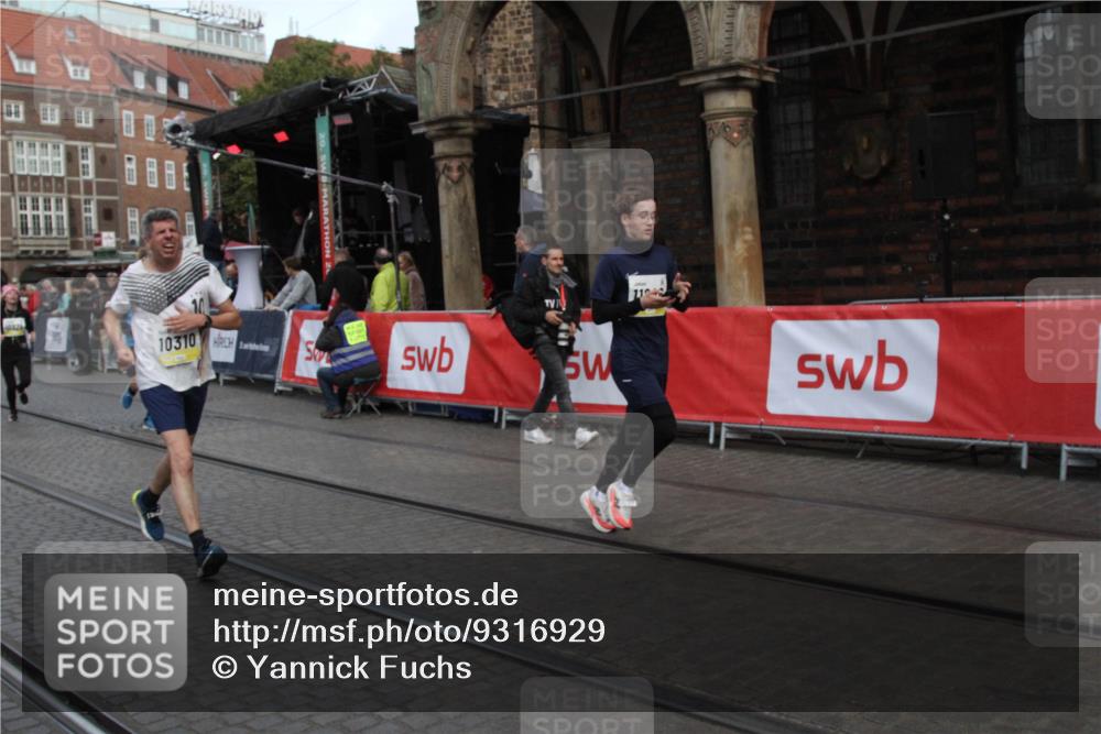 05.10.2025 - 20. swb-Marathon Bremen Yannick Fuchs http://msf.ph/oto/9316929 05.10.2025 10:53:42 Ziel 10310, 10642, 10925, 11046, 11246 meine-sportfotos.de