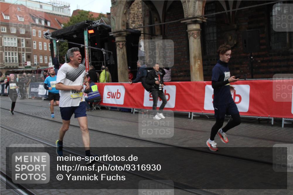 05.10.2025 - 20. swb-Marathon Bremen Yannick Fuchs http://msf.ph/oto/9316930 05.10.2025 10:53:42 Ziel 10310, 10642, 10925, 11046, 11246 meine-sportfotos.de