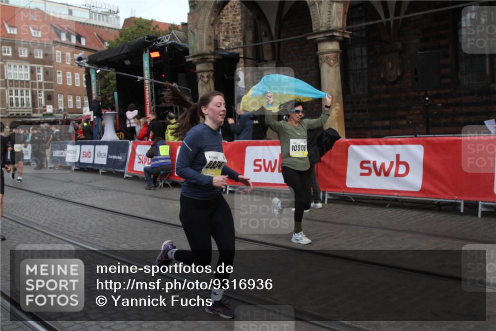 05.10.2025 - 20. swb-Marathon Bremen Yannick Fuchs http://msf.ph/oto/9316936 05.10.2025 10:53:50 Ziel 9494, 9934, 10020, 10416, 10906, 10966, 11141, 11383 meine-sportfotos.de