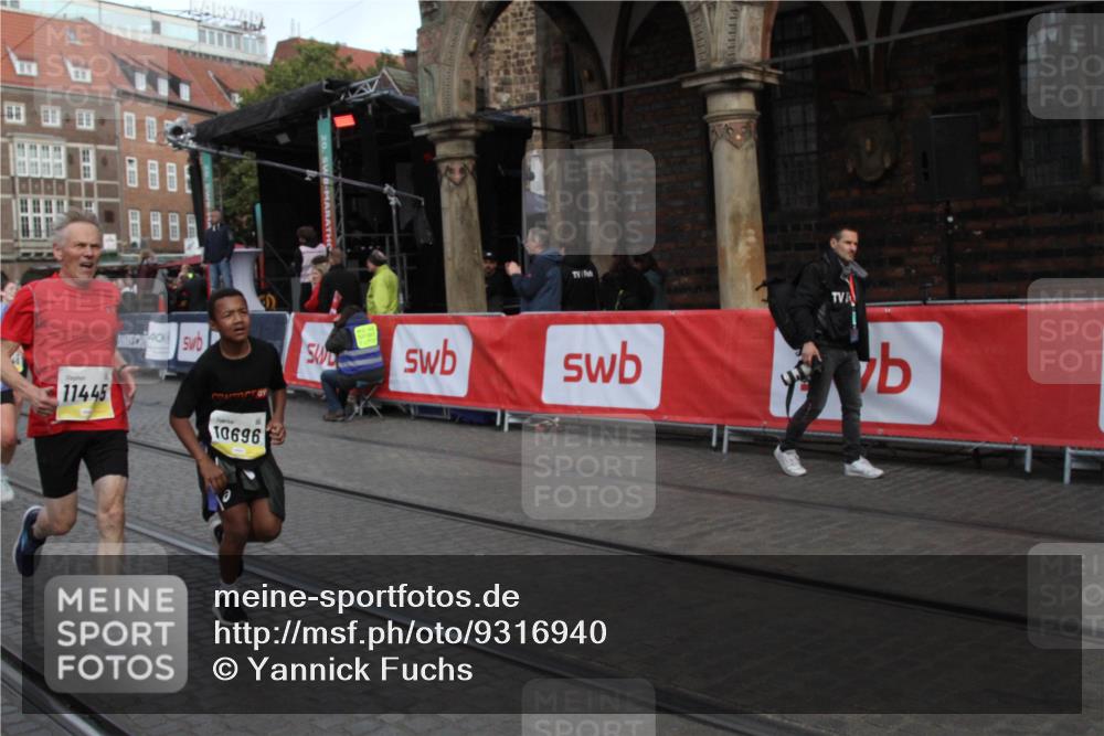 05.10.2025 - 20. swb-Marathon Bremen Yannick Fuchs http://msf.ph/oto/9316940 05.10.2025 10:53:57 Ziel 9456, 9701, 10046, 10484, 10616, 10696, 11445, 11533 meine-sportfotos.de
