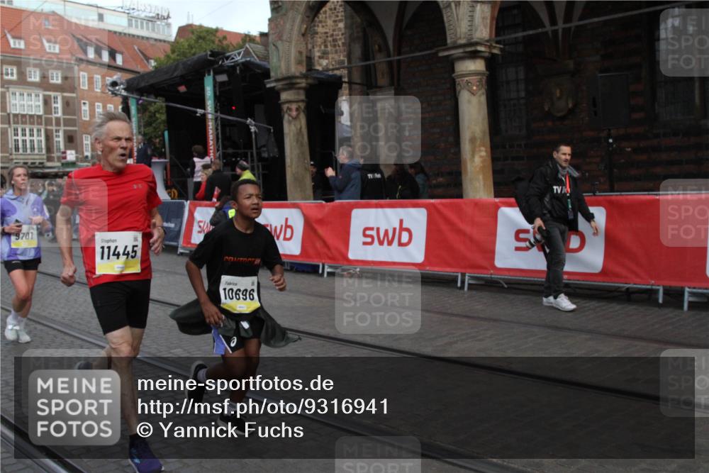 05.10.2025 - 20. swb-Marathon Bremen Yannick Fuchs http://msf.ph/oto/9316941 05.10.2025 10:53:57 Ziel 9456, 9701, 10046, 10484, 10616, 10696, 11445, 11533 meine-sportfotos.de