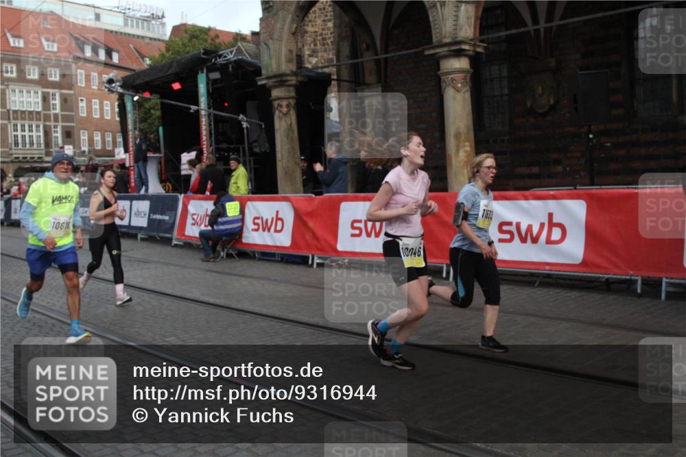 05.10.2025 - 20. swb-Marathon Bremen Yannick Fuchs http://msf.ph/oto/9316944 05.10.2025 10:53:59 Ziel 9456, 9548, 9701, 10046, 10163, 10484, 10616, 10785, 11152, 11533 meine-sportfotos.de