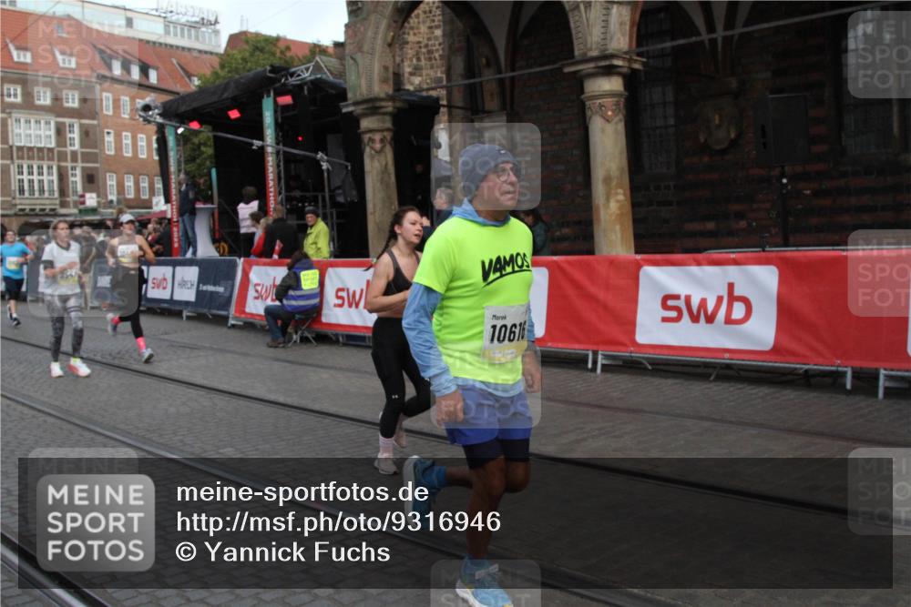 05.10.2025 - 20. swb-Marathon Bremen Yannick Fuchs http://msf.ph/oto/9316946 05.10.2025 10:54:01 Ziel 9313, 9456, 9548, 10046, 10163, 10484, 10616, 10785, 11152 meine-sportfotos.de