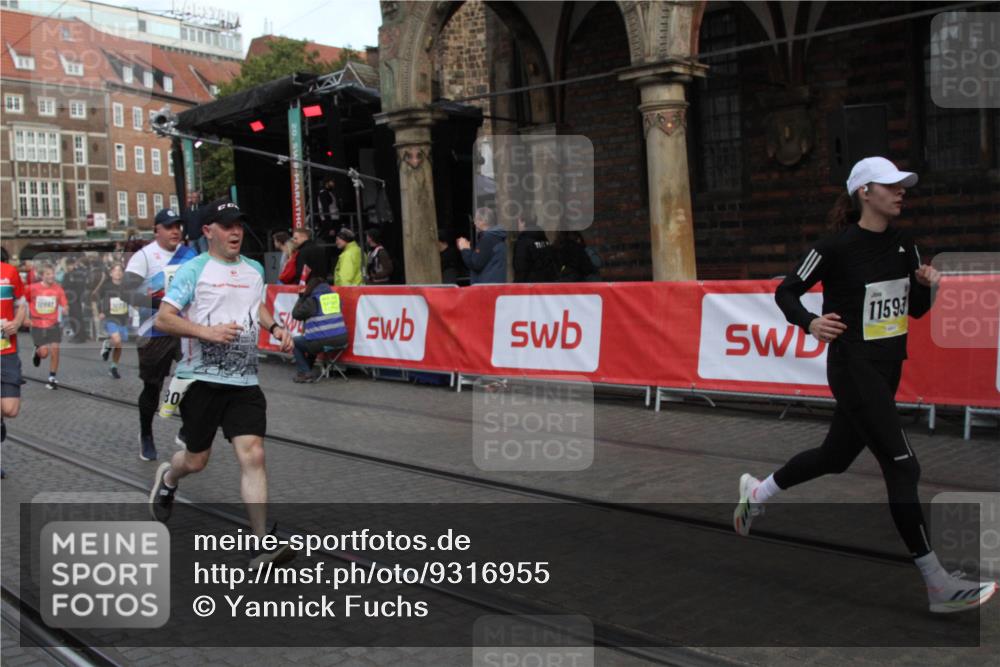 05.10.2025 - 20. swb-Marathon Bremen Yannick Fuchs http://msf.ph/oto/9316955 05.10.2025 10:54:09 Ziel 9520, 9807, 9835, 10019, 10631, 10662, 11151, 11303, 11347, 11432, 11593 meine-sportfotos.de