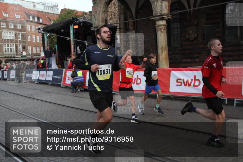 05.10.2025 - 20. swb-Marathon Bremen Yannick Fuchs http://msf.ph/oto/9316958 05.10.2025 10:54:11 Ziel 10019, 10631, 10662, 11151, 11303, 11347, 11432 meine-sportfotos.de