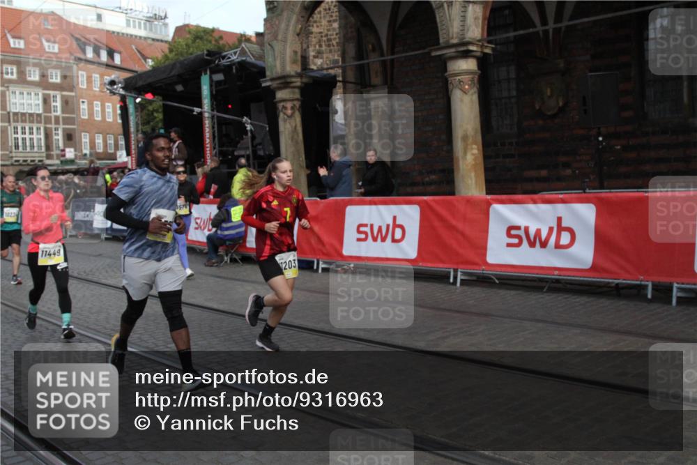 05.10.2025 - 20. swb-Marathon Bremen Yannick Fuchs http://msf.ph/oto/9316963 05.10.2025 10:54:20 Ziel 9574, 10234, 10402, 10533, 11203, 11449 meine-sportfotos.de