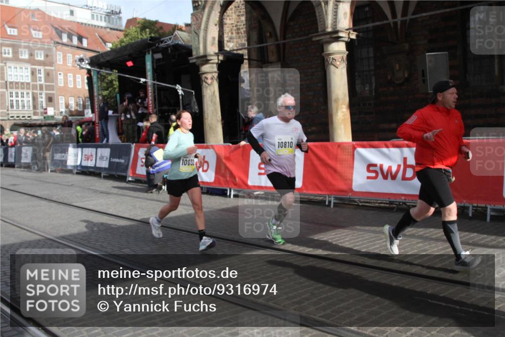 05.10.2025 - 20. swb-Marathon Bremen Yannick Fuchs http://msf.ph/oto/9316974 05.10.2025 10:54:34 Ziel 9367, 9392, 9633, 10032, 10178, 10810, 11045, 11089 meine-sportfotos.de