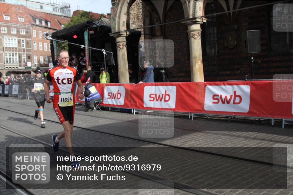 05.10.2025 - 20. swb-Marathon Bremen Yannick Fuchs http://msf.ph/oto/9316979 05.10.2025 10:54:42 Ziel 10174, 11321, 11694 meine-sportfotos.de