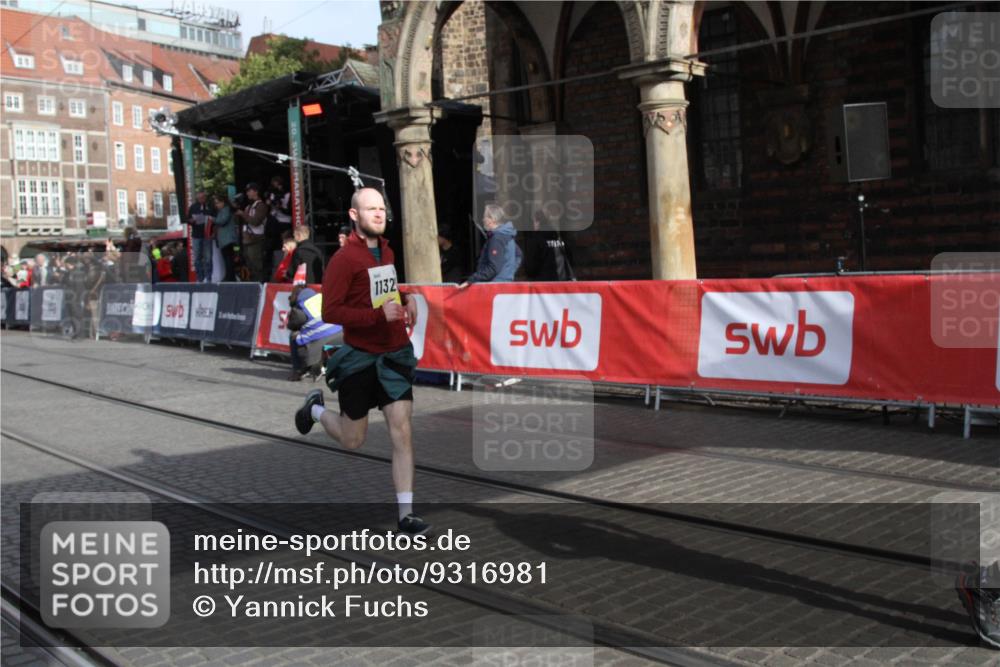 05.10.2025 - 20. swb-Marathon Bremen Yannick Fuchs http://msf.ph/oto/9316981 05.10.2025 10:54:45 Ziel 9282, 9295, 9591, 10007, 10174, 11321 meine-sportfotos.de