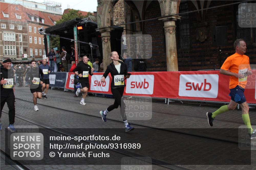 05.10.2025 - 20. swb-Marathon Bremen Yannick Fuchs http://msf.ph/oto/9316989 05.10.2025 10:54:55 Ziel 9436, 9560, 10024, 10232, 10233, 10487, 10609, 10770, 11163, 11276, 11373 meine-sportfotos.de