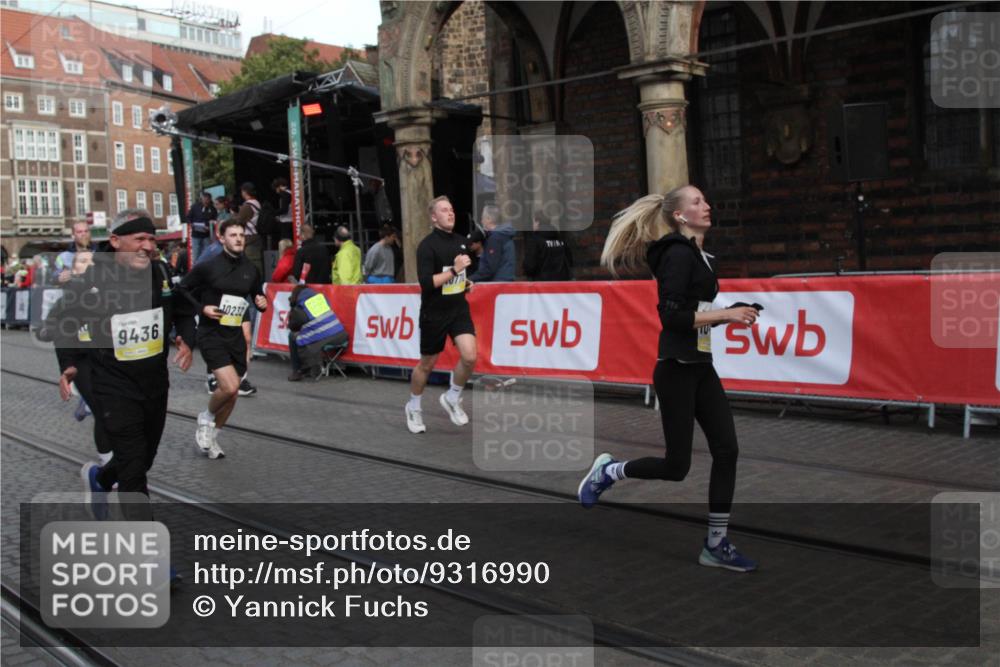 05.10.2025 - 20. swb-Marathon Bremen Yannick Fuchs http://msf.ph/oto/9316990 05.10.2025 10:54:55 Ziel 9436, 9560, 10024, 10232, 10233, 10487, 10609, 10770, 11163, 11276, 11373 meine-sportfotos.de