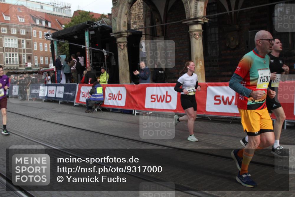 05.10.2025 - 20. swb-Marathon Bremen Yannick Fuchs http://msf.ph/oto/9317000 05.10.2025 10:55:06 Ziel 9475, 9791, 10014, 11363, 11507, 11523 meine-sportfotos.de