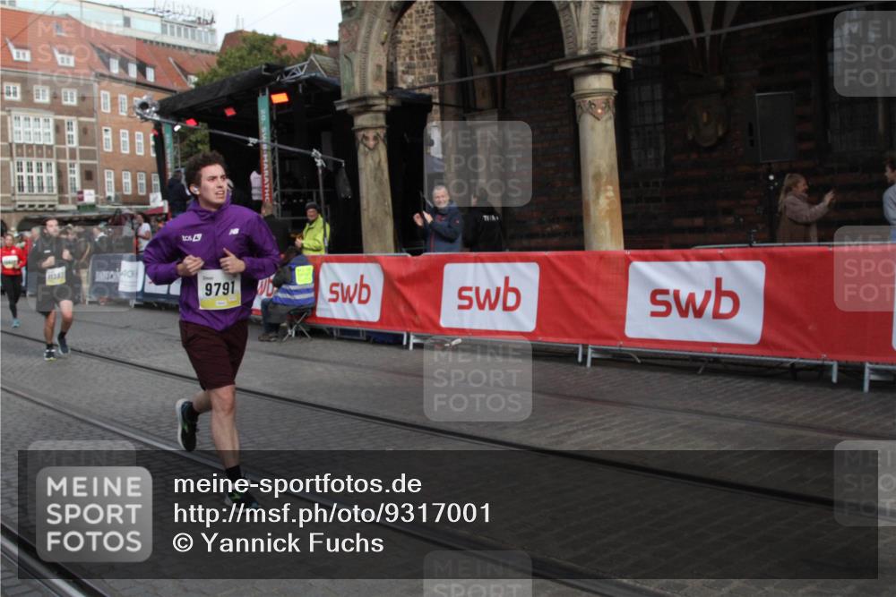 05.10.2025 - 20. swb-Marathon Bremen Yannick Fuchs http://msf.ph/oto/9317001 05.10.2025 10:55:08 Ziel 9475, 9791, 10014, 10180, 10307, 10920, 11363 meine-sportfotos.de