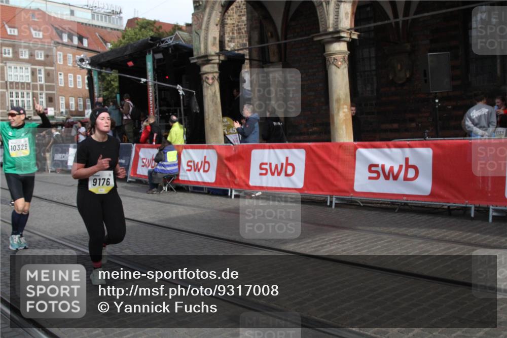 05.10.2025 - 20. swb-Marathon Bremen Yannick Fuchs http://msf.ph/oto/9317008 05.10.2025 10:55:17 Ziel 9176, 9318, 10003, 10034, 10326, 11140 meine-sportfotos.de