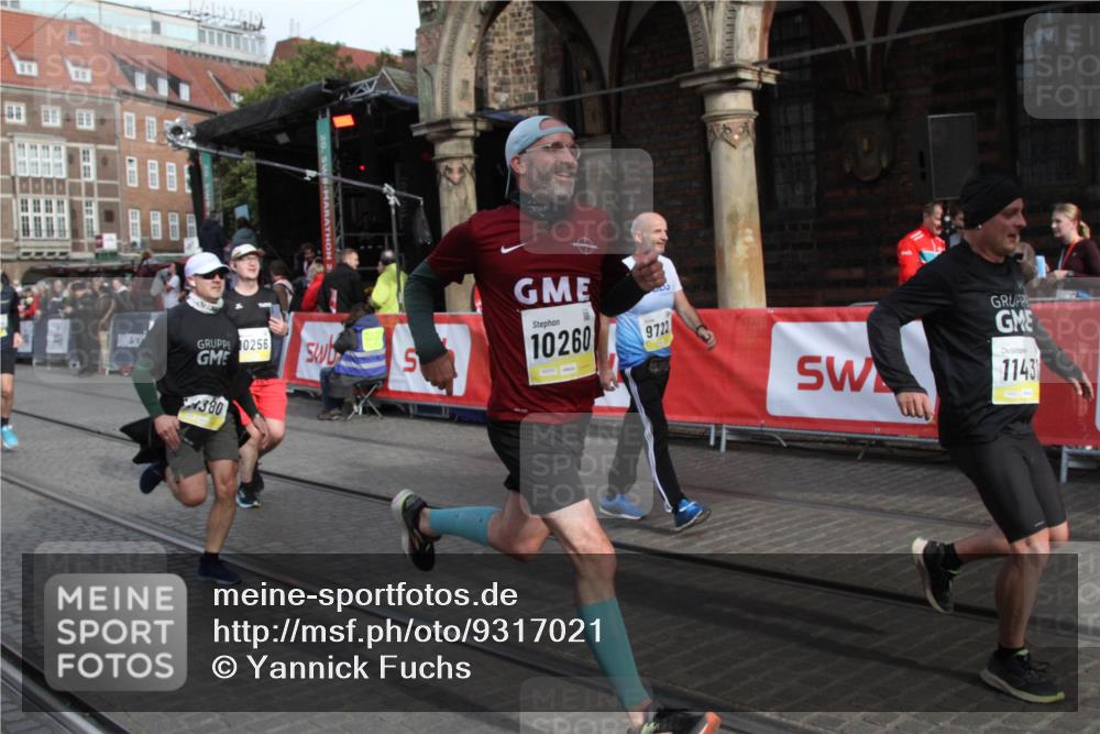 05.10.2025 - 20. swb-Marathon Bremen Yannick Fuchs http://msf.ph/oto/9317021 05.10.2025 10:55:30 Ziel 9722, 9902, 10256, 10260, 11025, 11380, 11431 meine-sportfotos.de