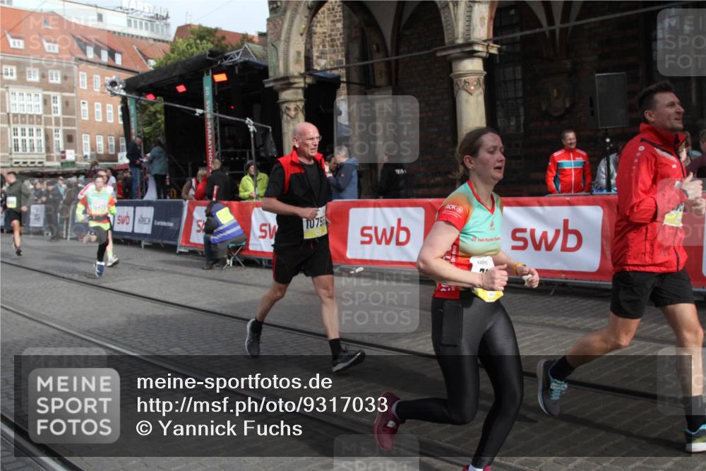 05.10.2025 - 20. swb-Marathon Bremen Yannick Fuchs http://msf.ph/oto/9317033 05.10.2025 10:55:44 Ziel 7165, 9195, 9197, 10088, 10475, 10755, 10909, 11081, 11586, 11588 meine-sportfotos.de
