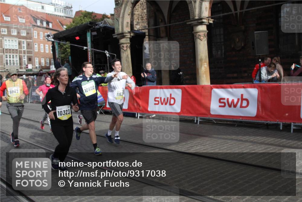 05.10.2025 - 20. swb-Marathon Bremen Yannick Fuchs http://msf.ph/oto/9317038 05.10.2025 10:55:50 Ziel 9521, 9621, 9882, 10253, 10287, 10323, 10385, 10653, 10800, 11249, 11624 meine-sportfotos.de