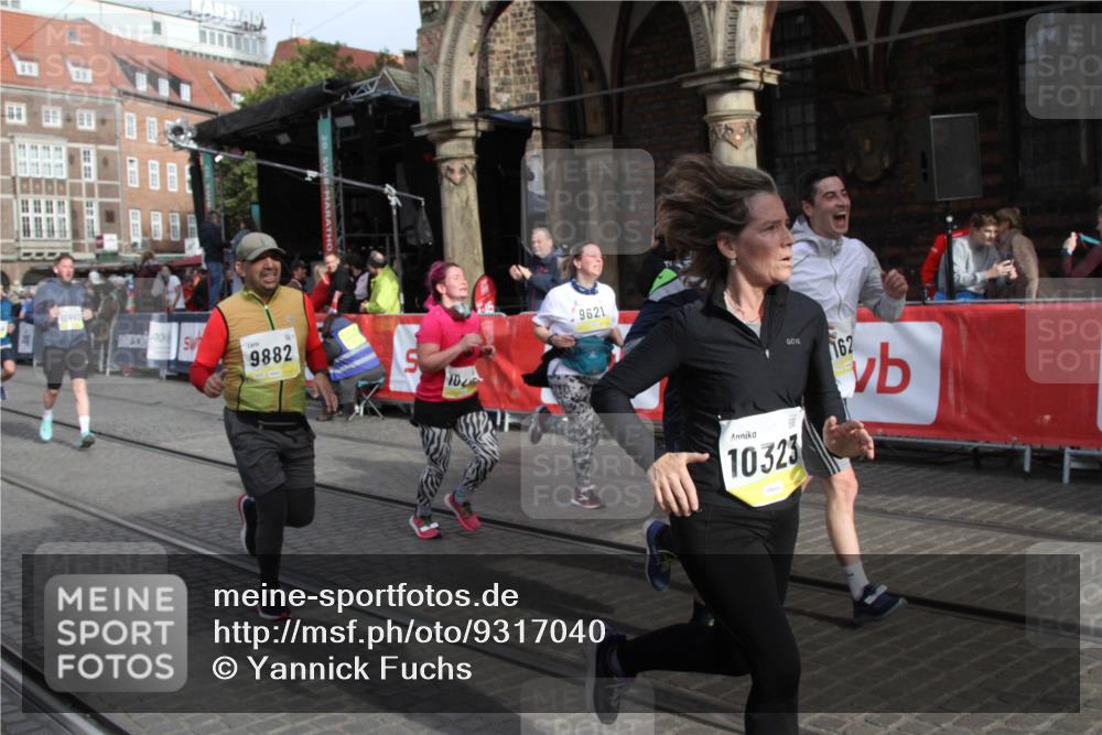 05.10.2025 - 20. swb-Marathon Bremen Yannick Fuchs http://msf.ph/oto/9317040 05.10.2025 10:55:51 Ziel 9521, 9621, 9882, 10253, 10287, 10323, 10385, 10653, 10800, 11249, 11624 meine-sportfotos.de