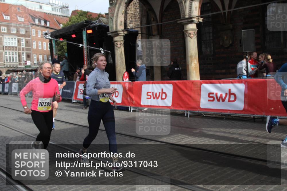 05.10.2025 - 20. swb-Marathon Bremen Yannick Fuchs http://msf.ph/oto/9317043 05.10.2025 10:55:54 Ziel 9521, 10253, 10385, 10610, 10653, 11052, 11249, 11439 meine-sportfotos.de
