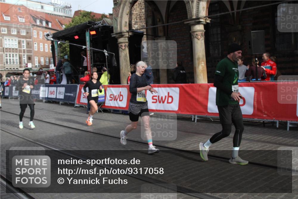 05.10.2025 - 20. swb-Marathon Bremen Yannick Fuchs http://msf.ph/oto/9317058 05.10.2025 10:56:12 Ziel 9811, 9968, 10006, 10009, 10664, 10989, 11095, 11366, 11620, 11693 meine-sportfotos.de
