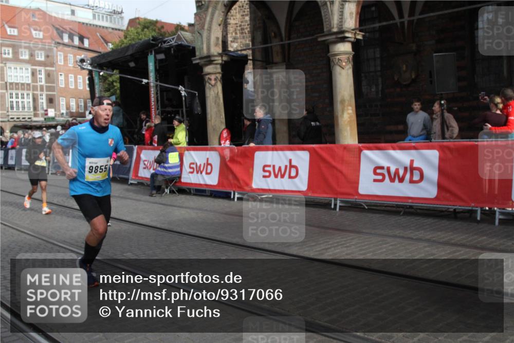 05.10.2025 - 20. swb-Marathon Bremen Yannick Fuchs http://msf.ph/oto/9317066 05.10.2025 10:56:19 Ziel 9258, 9855, 10992, 11364, 11554, 11630, 11741 meine-sportfotos.de