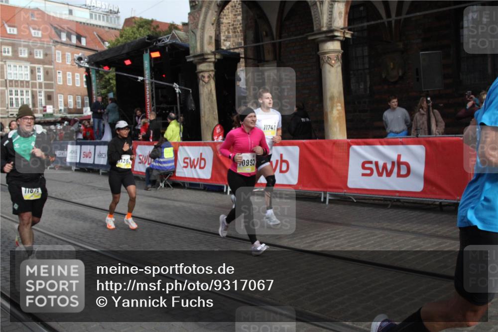 05.10.2025 - 20. swb-Marathon Bremen Yannick Fuchs http://msf.ph/oto/9317067 05.10.2025 10:56:20 Ziel 9258, 9855, 10196, 10992, 11364, 11554, 11741 meine-sportfotos.de