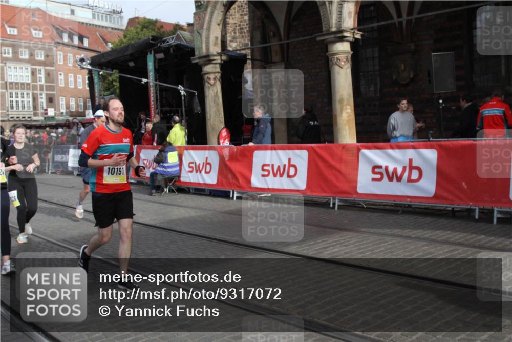 05.10.2025 - 20. swb-Marathon Bremen Yannick Fuchs http://msf.ph/oto/9317072 05.10.2025 10:56:27 Ziel 9424, 9783, 9932, 10028, 10191, 10424, 10590, 11662, 11723 meine-sportfotos.de