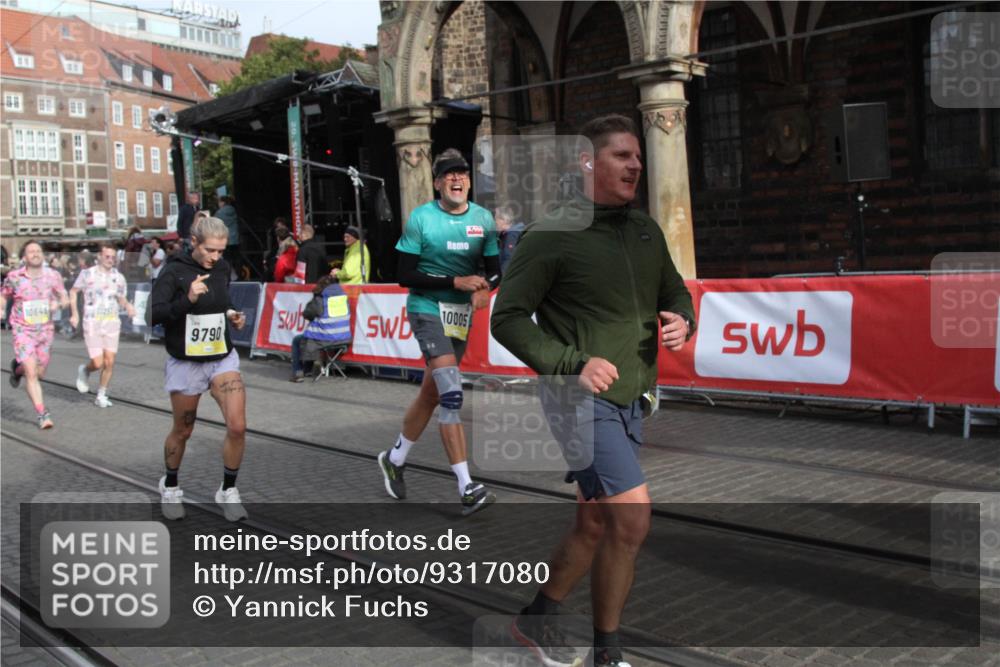 05.10.2025 - 20. swb-Marathon Bremen Yannick Fuchs http://msf.ph/oto/9317080 05.10.2025 10:56:34 Ziel 9790, 10005, 10179, 10387, 10546, 10648, 11100, 11253, 11571 meine-sportfotos.de