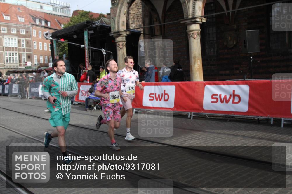 05.10.2025 - 20. swb-Marathon Bremen Yannick Fuchs http://msf.ph/oto/9317081 05.10.2025 10:56:36 Ziel 9547, 9790, 10005, 10042, 10648, 11100, 11253, 11260, 11571, 11691 meine-sportfotos.de
