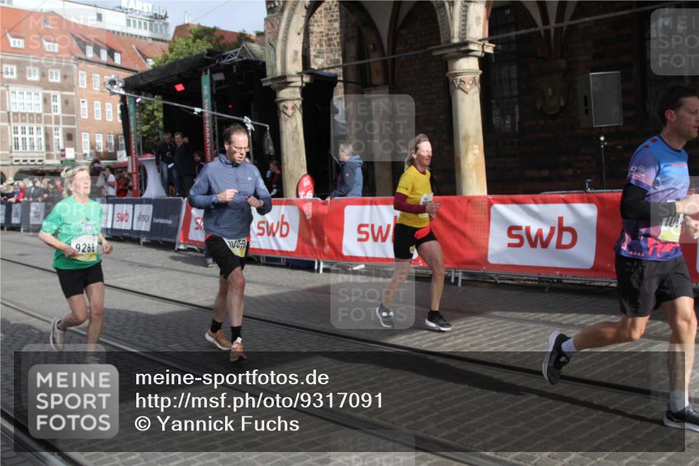 05.10.2025 - 20. swb-Marathon Bremen Yannick Fuchs http://msf.ph/oto/9317091 05.10.2025 10:56:48 Ziel 9188, 9266, 10059, 10644, 10683, 10845, 11426, 11734 meine-sportfotos.de
