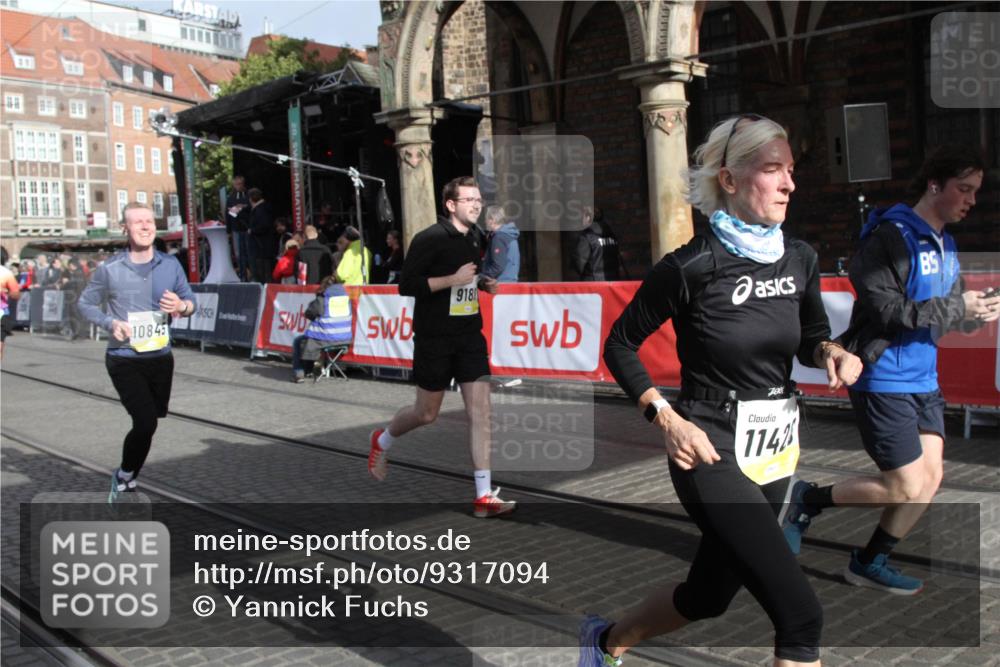 05.10.2025 - 20. swb-Marathon Bremen Yannick Fuchs http://msf.ph/oto/9317094 05.10.2025 10:56:53 Ziel 9188, 10145, 10845, 10924, 11426, 11675, 11734 meine-sportfotos.de