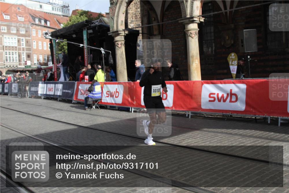 05.10.2025 - 20. swb-Marathon Bremen Yannick Fuchs http://msf.ph/oto/9317101 05.10.2025 10:57:02 Ziel 9451, 10105, 10867, 11168 meine-sportfotos.de