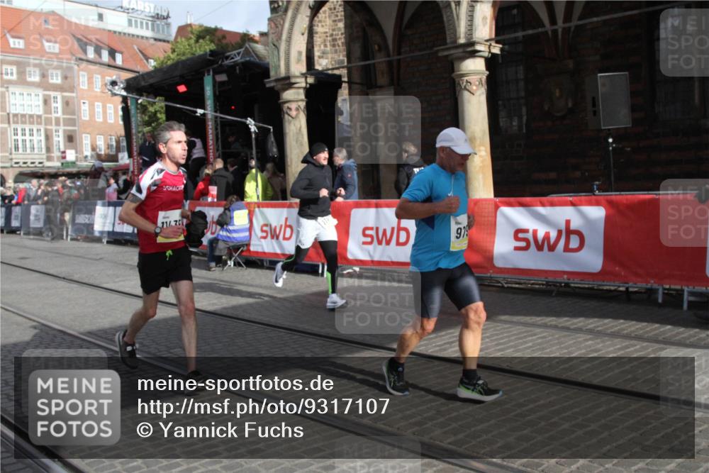 05.10.2025 - 20. swb-Marathon Bremen Yannick Fuchs http://msf.ph/oto/9317107 05.10.2025 10:57:10 Ziel 5172, 9231, 9314, 9797, 11435, 11566 meine-sportfotos.de