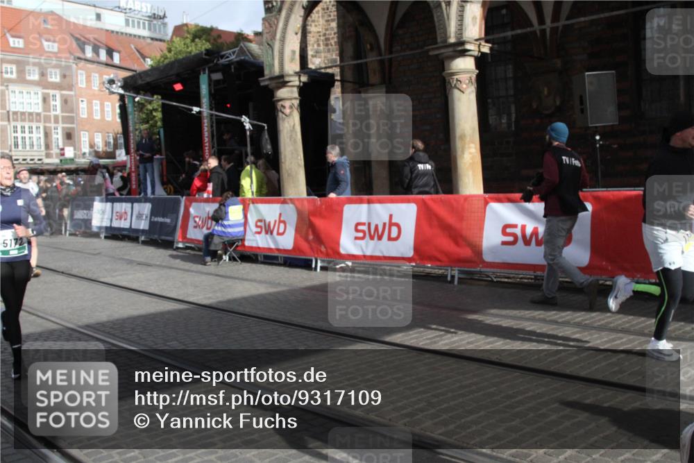 05.10.2025 - 20. swb-Marathon Bremen Yannick Fuchs http://msf.ph/oto/9317109 05.10.2025 10:57:11 Ziel 5172, 9231, 9314, 9577, 9797, 10545, 11138, 11202, 11435, 11566 meine-sportfotos.de
