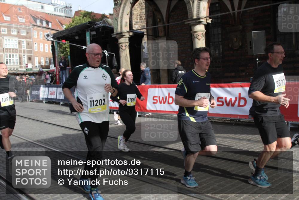 05.10.2025 - 20. swb-Marathon Bremen Yannick Fuchs http://msf.ph/oto/9317115 05.10.2025 10:57:17 Ziel 9489, 9577, 10293, 10545, 10917, 11138, 11202, 11434, 11596, 11686 meine-sportfotos.de