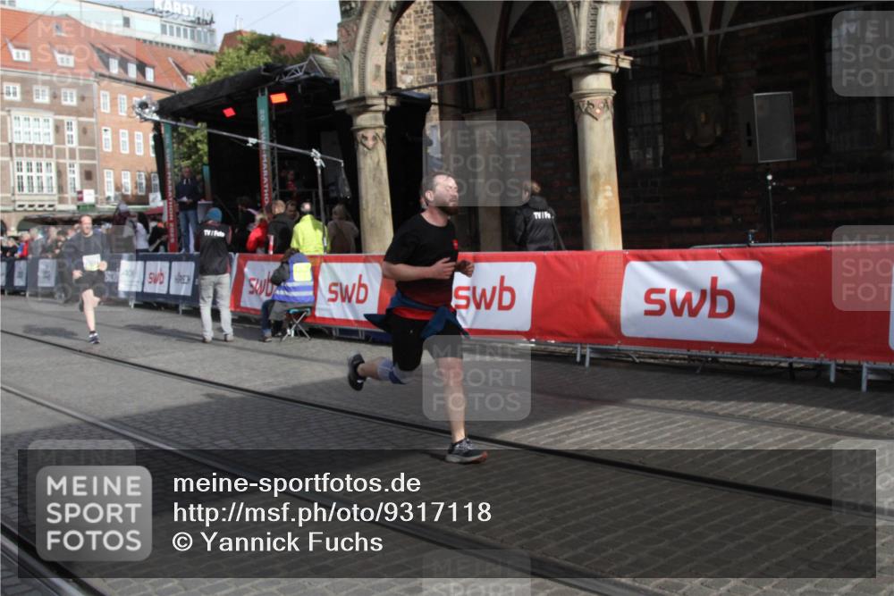 05.10.2025 - 20. swb-Marathon Bremen Yannick Fuchs http://msf.ph/oto/9317118 05.10.2025 10:57:19 Ziel 9292, 9450, 9489, 9947, 10169, 10293, 10657, 11015, 11596 meine-sportfotos.de