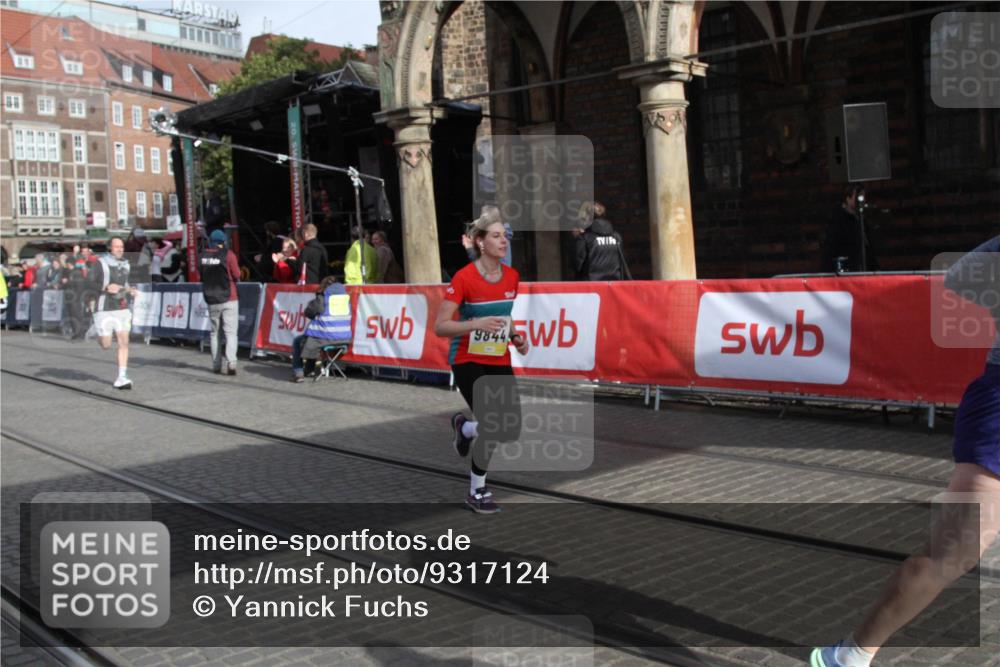 05.10.2025 - 20. swb-Marathon Bremen Yannick Fuchs http://msf.ph/oto/9317124 05.10.2025 10:57:25 Ziel 7101, 9260, 9292, 9450, 9550, 9844, 10169, 10281, 10367, 10645 meine-sportfotos.de