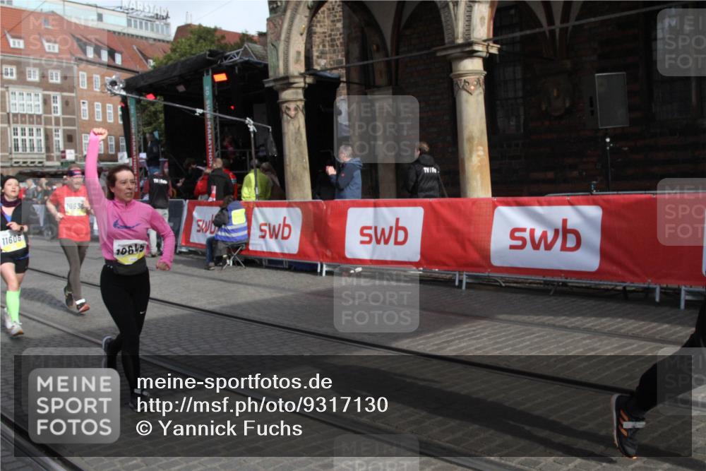 05.10.2025 - 20. swb-Marathon Bremen Yannick Fuchs http://msf.ph/oto/9317130 05.10.2025 10:57:30 Ziel 7101, 9000, 9215, 10645, 10950, 11606 meine-sportfotos.de