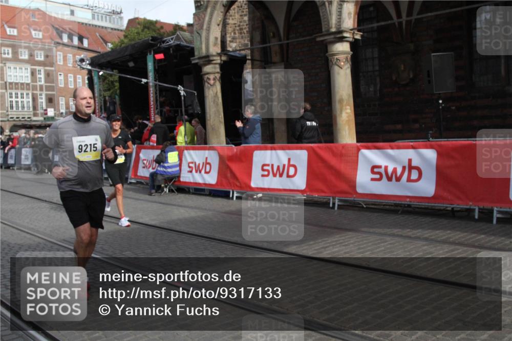 05.10.2025 - 20. swb-Marathon Bremen Yannick Fuchs http://msf.ph/oto/9317133 05.10.2025 10:57:34 Ziel 9000, 9215, 9625, 9904, 9914, 9962, 10139 meine-sportfotos.de