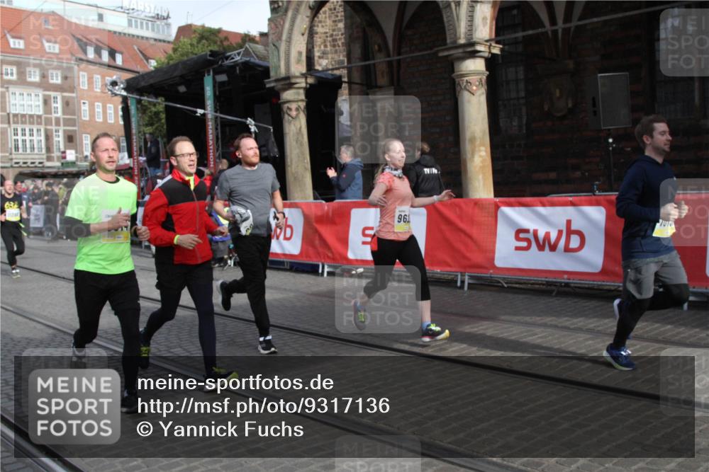 05.10.2025 - 20. swb-Marathon Bremen Yannick Fuchs http://msf.ph/oto/9317136 05.10.2025 10:57:38 Ziel 9625, 9747, 9904, 9914, 9962, 10139, 10694, 10739, 10754, 11352, 11360, 11583 meine-sportfotos.de