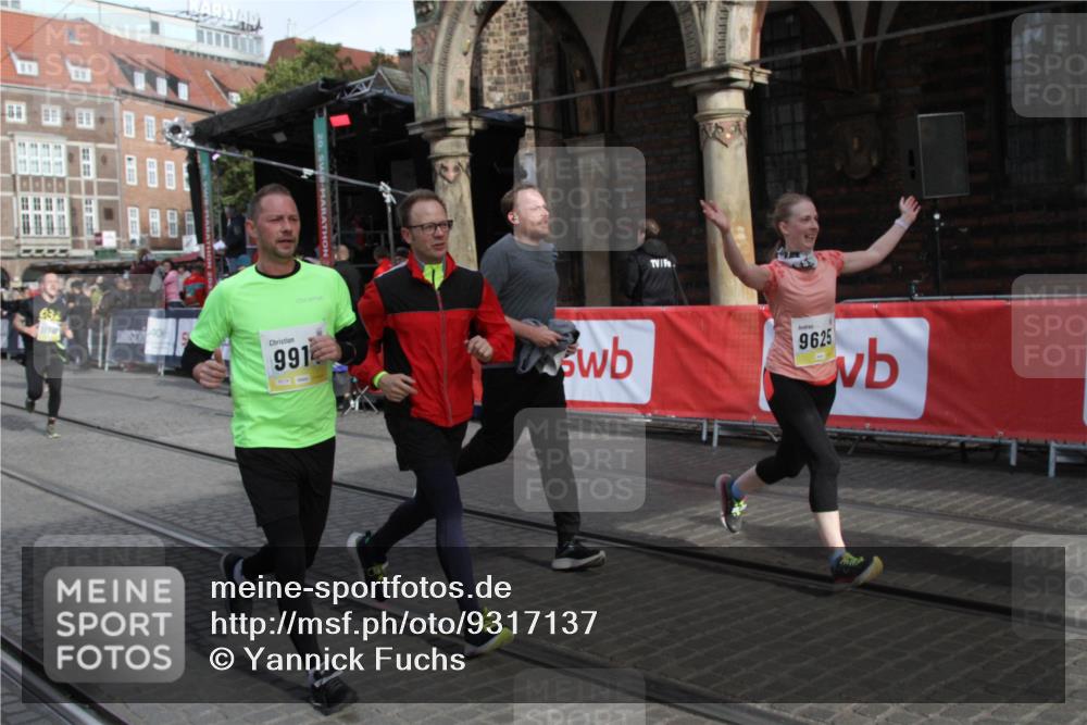 05.10.2025 - 20. swb-Marathon Bremen Yannick Fuchs http://msf.ph/oto/9317137 05.10.2025 10:57:38 Ziel 9625, 9747, 9904, 9914, 9962, 10139, 10694, 10739, 10754, 11352, 11360, 11583 meine-sportfotos.de