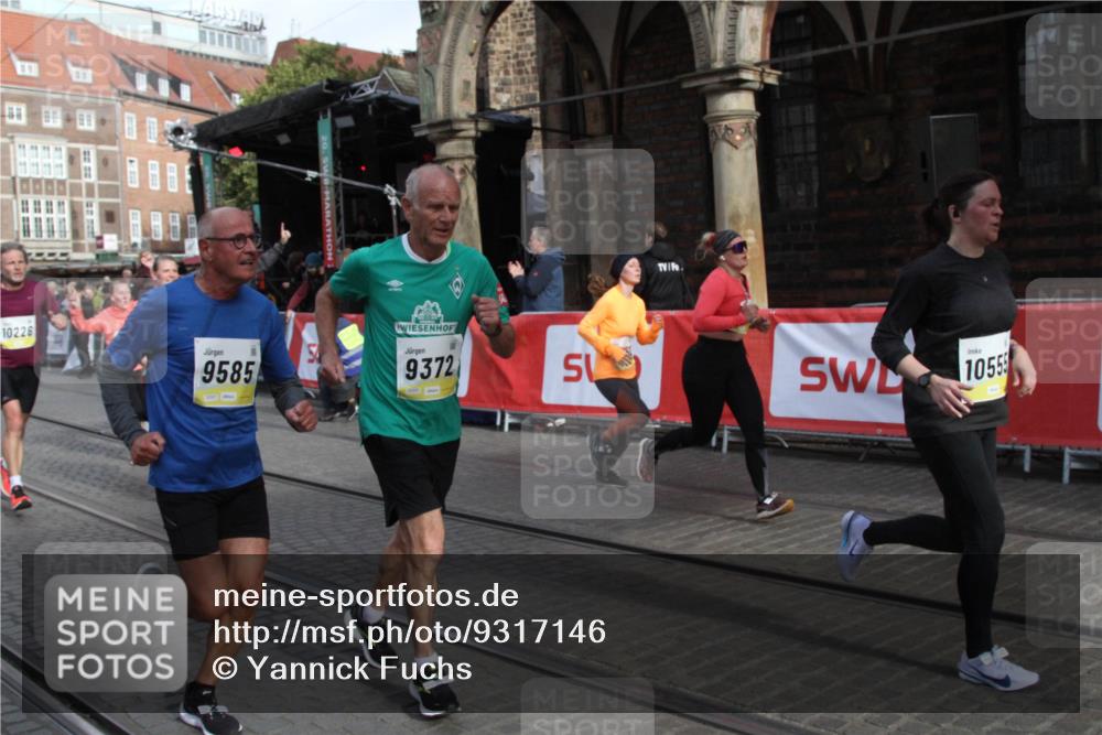 05.10.2025 - 20. swb-Marathon Bremen Yannick Fuchs http://msf.ph/oto/9317146 05.10.2025 10:57:47 Ziel 9372, 9585, 9943, 9979, 10225, 10250, 10329, 10341, 10555, 11520, 11521, 11731 meine-sportfotos.de