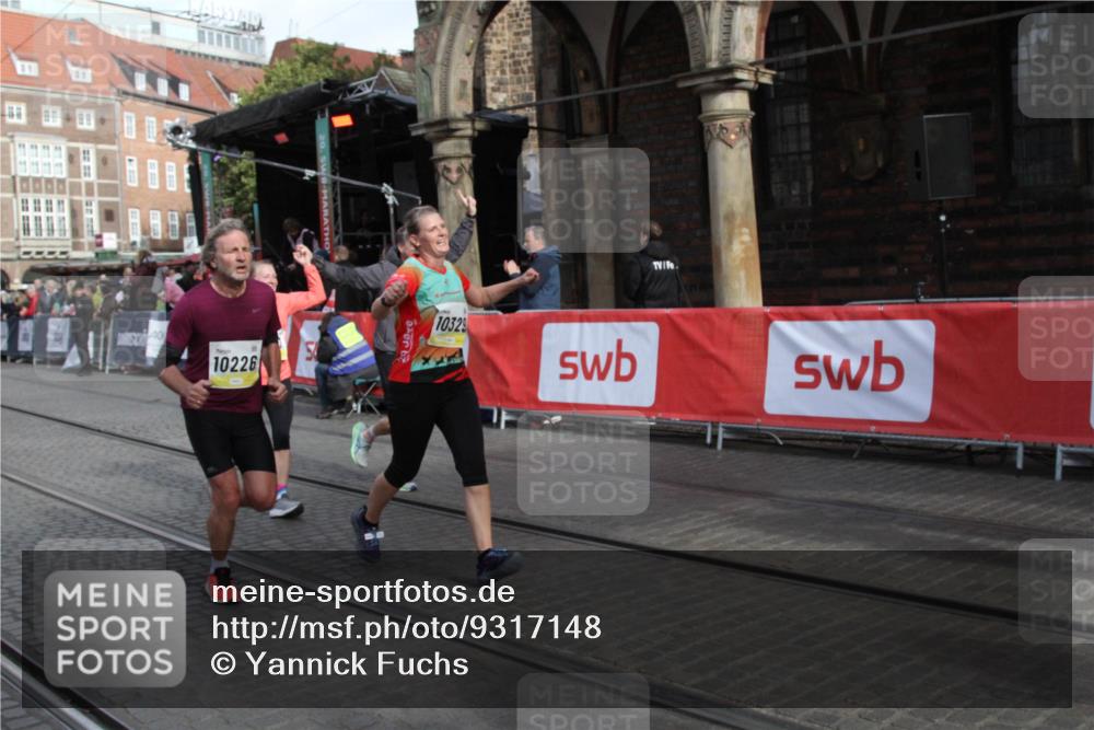 05.10.2025 - 20. swb-Marathon Bremen Yannick Fuchs http://msf.ph/oto/9317148 05.10.2025 10:57:48 Ziel 9372, 9585, 9943, 9979, 10225, 10250, 10329, 10341, 10555, 11520, 11521, 11731 meine-sportfotos.de