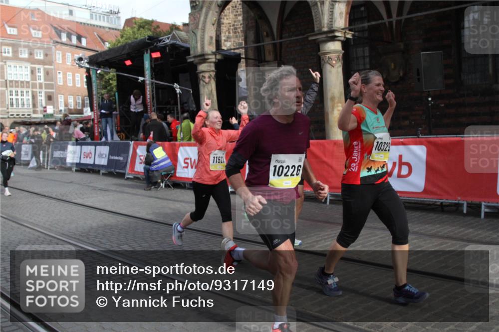 05.10.2025 - 20. swb-Marathon Bremen Yannick Fuchs http://msf.ph/oto/9317149 05.10.2025 10:57:49 Ziel 9979, 10225, 10329, 10341, 11457, 11520, 11521, 11731, 11744 meine-sportfotos.de