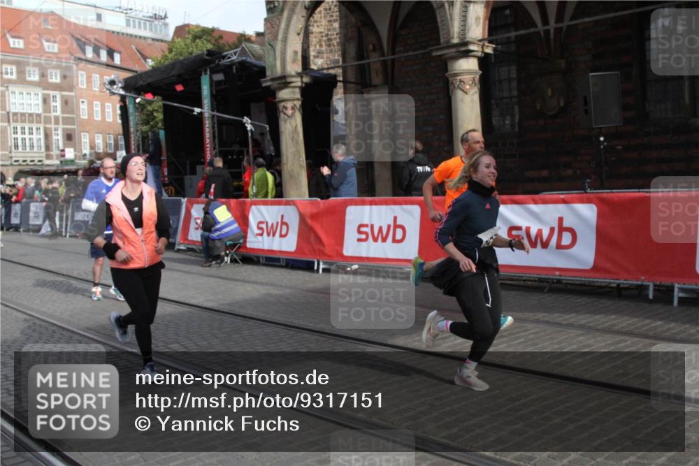 05.10.2025 - 20. swb-Marathon Bremen Yannick Fuchs http://msf.ph/oto/9317151 05.10.2025 10:57:52 Ziel 9979, 10219, 10341, 10834, 10890, 11457, 11564, 11575, 11731, 11744 meine-sportfotos.de