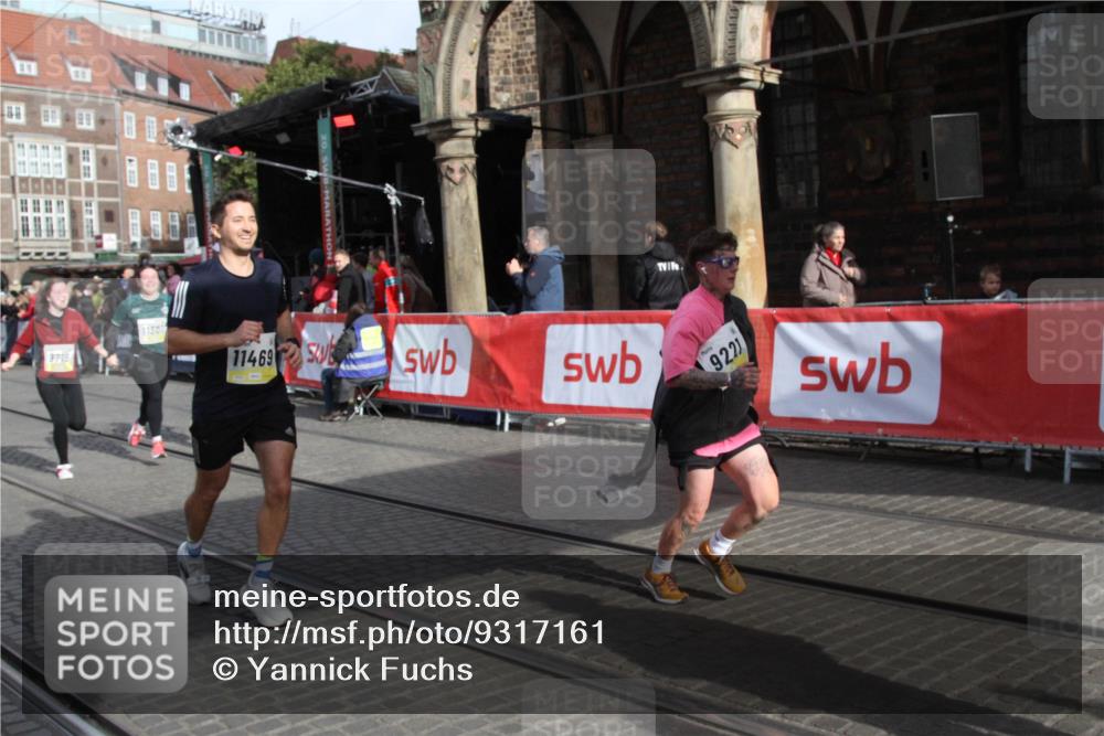 05.10.2025 - 20. swb-Marathon Bremen Yannick Fuchs http://msf.ph/oto/9317161 05.10.2025 10:58:00 Ziel 9221, 9568, 9719, 10577, 10651, 10703, 11116, 11301, 11469, 11663 meine-sportfotos.de
